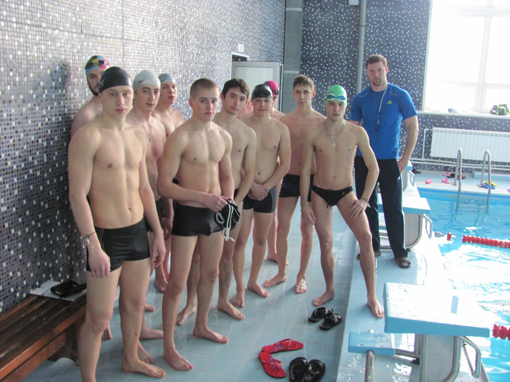Соревнования студентов по плаванию. Соревнования по плаванию юноши. Пловцы соревнования. Соревнования по плаванию мальчики. Пловец фото.